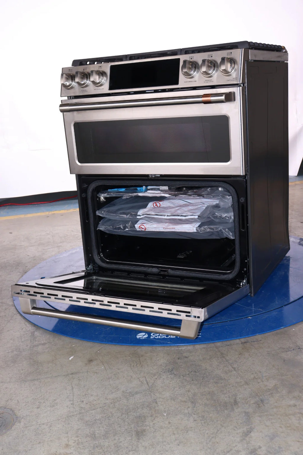 30 In. Slide-In Double-Oven Gas Convection Range Q307449
