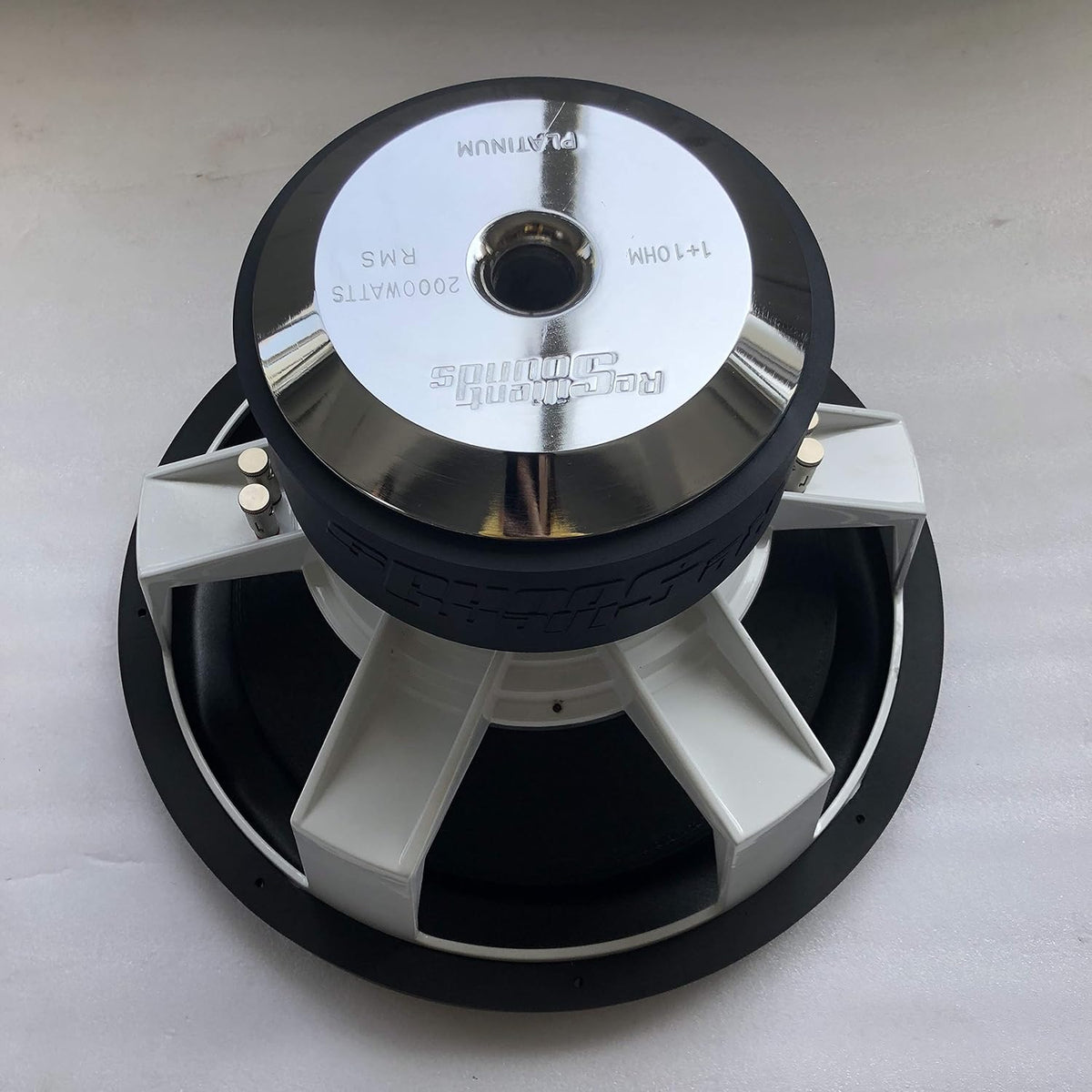 18" Subwoofer 2,000RMS Y8100
