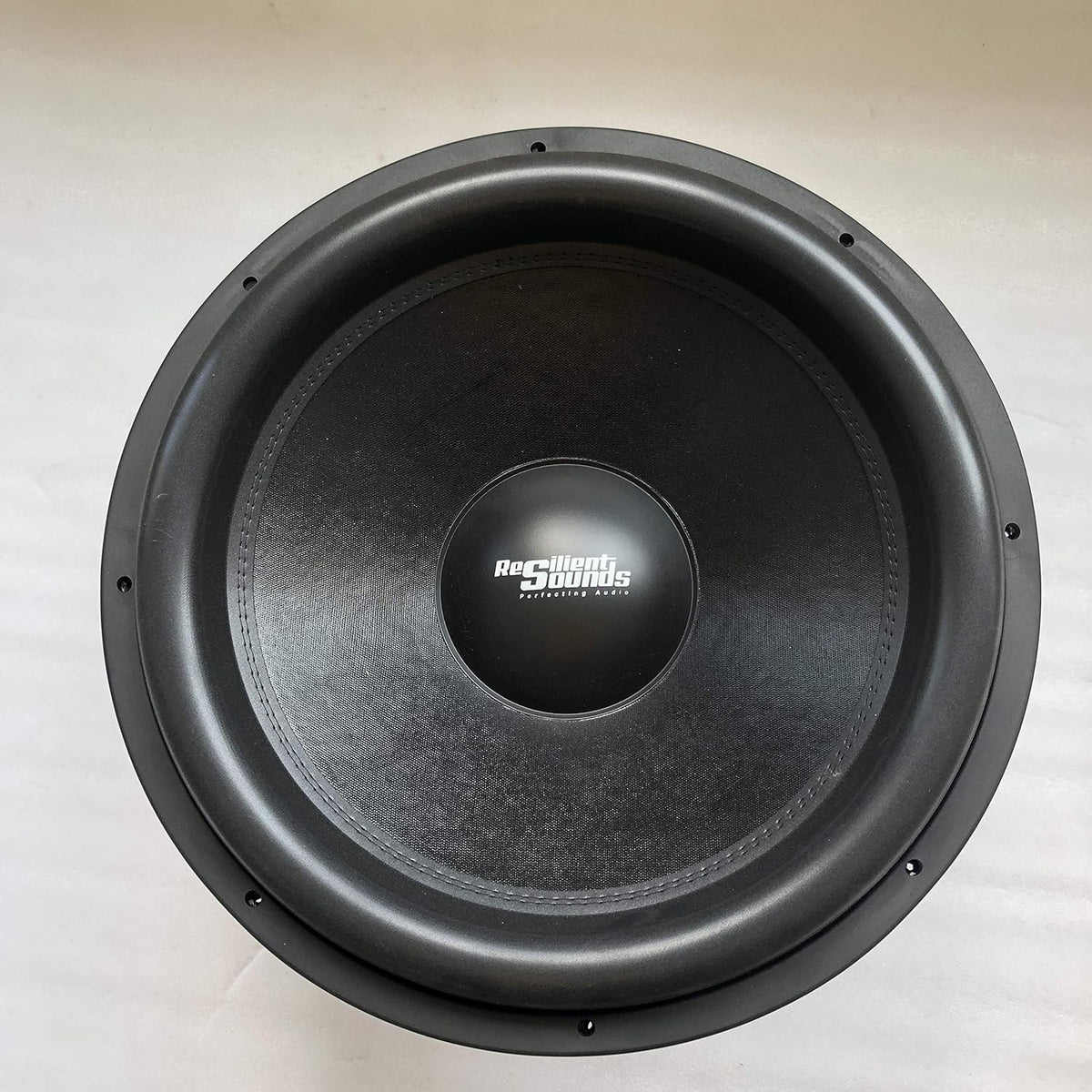 18" Subwoofer 2,000RMS Y8100